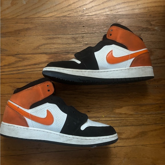 Jordan Sneakers Black Orange White - Picture 1 of 4